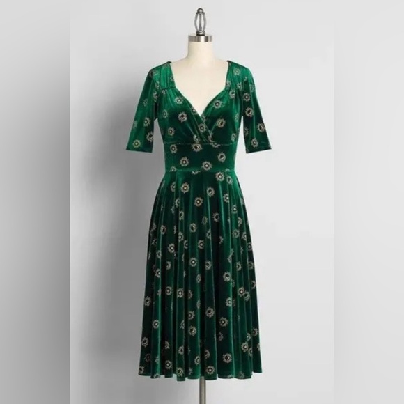 Modcloth Dresses & Skirts - Modcloth × Collectif Trixie Green Velvet
Starlight Glitter Swing Dress